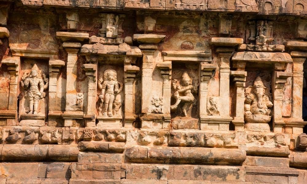 Gangaikonda Cholapuram, Dieties and Ganpati Bappa Caraved in Stone.