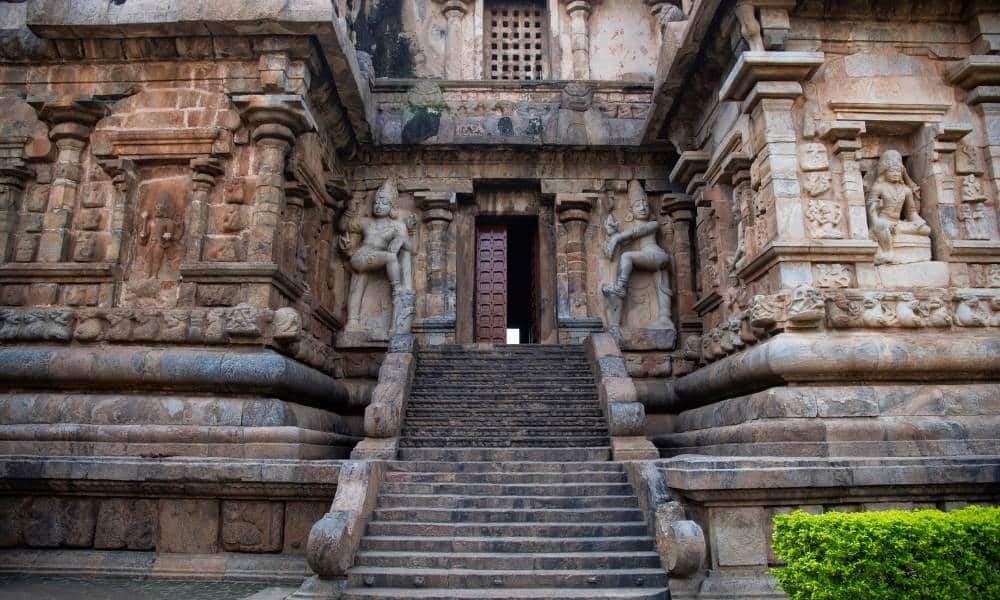 Gangaikonda Cholapuram Vimana entrance dwarpals.