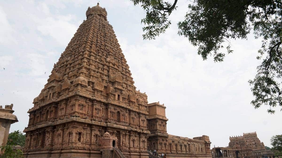 The Great Living Chola Temples Thanjavur Brihadisvara daytime wide angle